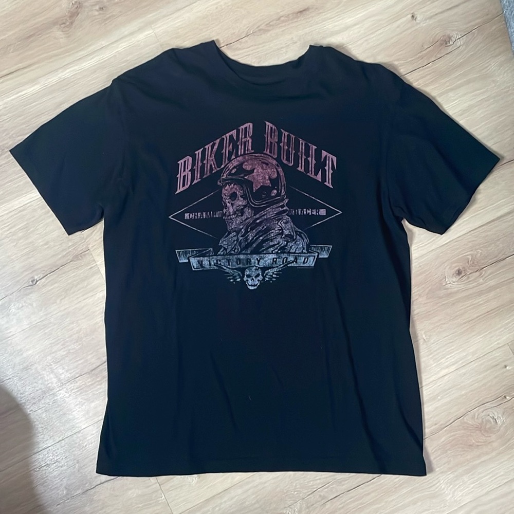 Biker Built Y2K Skull Graphic T-Shirt. Size Large.‎ Black. Great Used Condition!